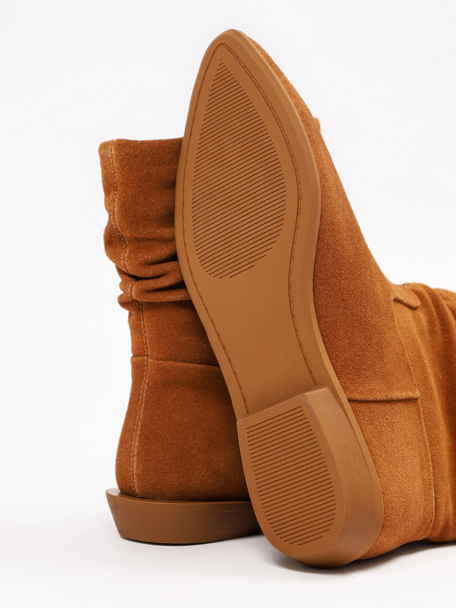 Ботинки рыжего цвета на низком каблуке